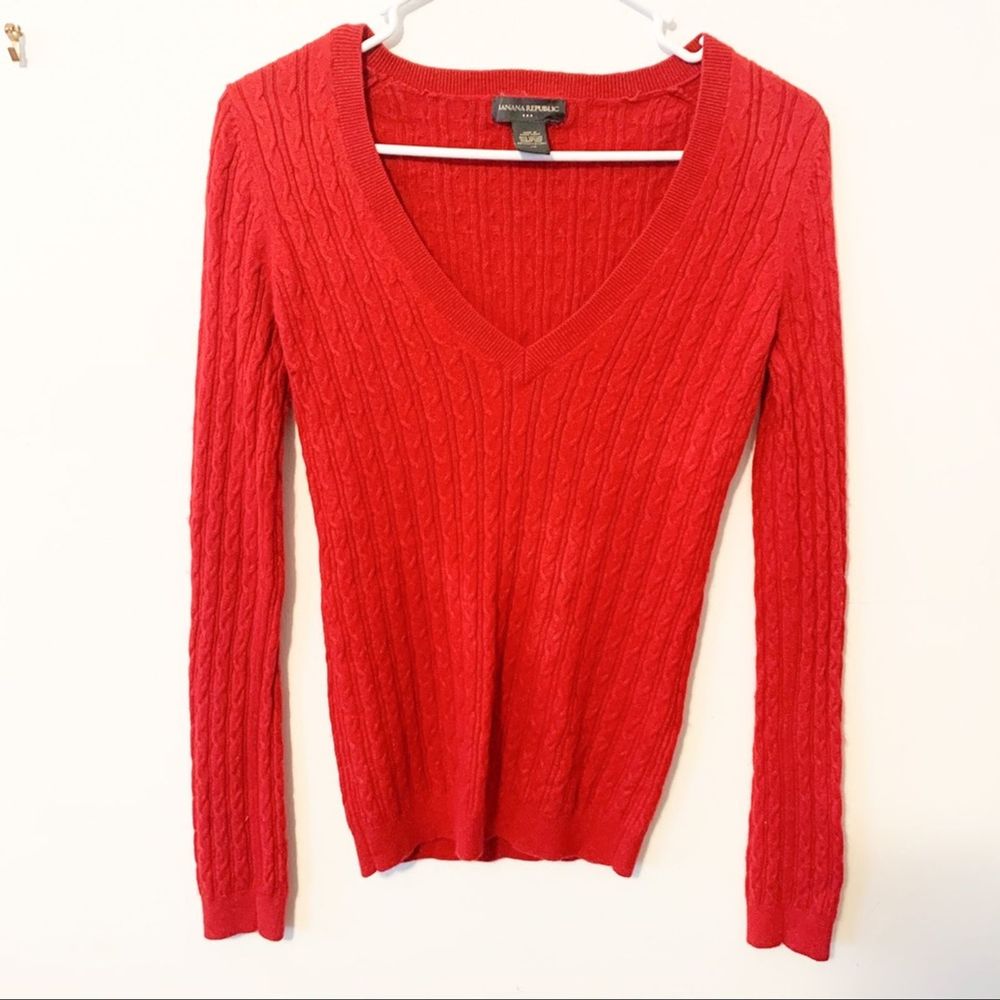 Banana Republic red formed long sleeved pullover